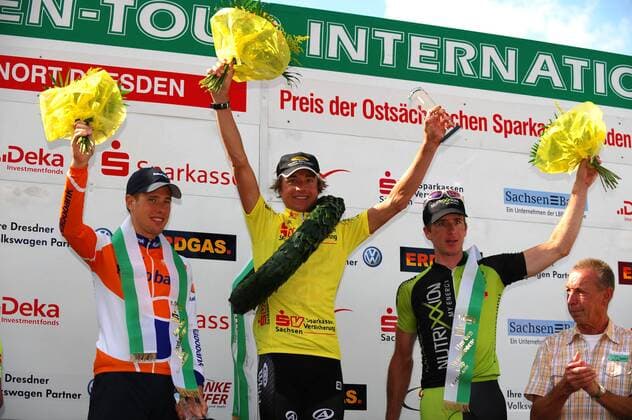 Patrik Sinkewitz (Deutschland PSK Whirlpool Author, Mitte) gewinnt die Sachsen Tour 2009, daneben Zweiter Sebastian Langeveld (Niederlande Rabobank, li.) und Dritter Dirk Müller (Deutschland Nutrixxon Sparkasse) Radsport Herren Sachsen Tour 2009, Sachsentour, Straßenradsport, Straße, Rad Gruppe 5. Etappe Dresden - Dresden Freude,