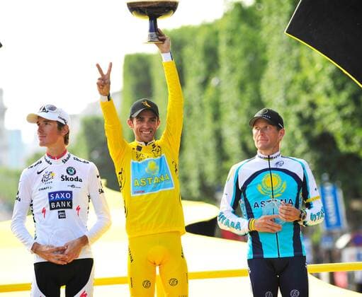 Tour de France 2009, 21. Etappe, Montereau-Fault-Yonne - Paris Champs-Elysees, Siegerehrung. Andy Schleck (LUX Saxo Bank), Alberto Contador (ESP Astana) und Lance Armstrong (USA Astana). -  o0 Sieg, Sieger, Gesamtsieg, Gesamtsieger, Jubel, Freude