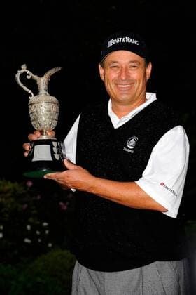 26 July 2009: Loren Roberts (USA) holds the championship trophy after winning the MasterCard Senior British Open in Sunningdale, England. Icon369090726658 o0 Sieg, Sieger Freude Trophäe Pokal Golf EDITORIAL USE ONLY