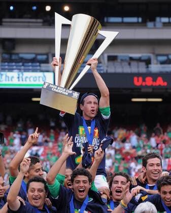 Gerardo Torrado (Mexiko, hi.) gewinnt den CONCACAF Gold Cup 2009 - Fußball Länderspiel Herren CONCACAF Gold Cup 2009, GoldCup, Finale, Nationalteam, Gruppe New York, NY, N Y Freude,