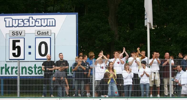 Fans von RB Leipzig Fußball Herren Sachsenpokal 2009 2010, Landespokal Sachsen, sächsischer Pokal, Pokalspiel Totale Markranstädt