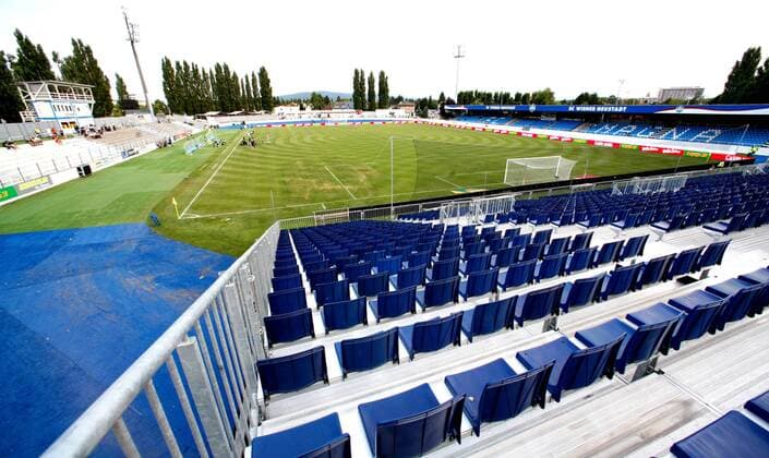 Stadion Wiener Neustadt - Heimspielstätte des SC Magna Wiener Neustadt -  Fußball Herren Bundesliga 2009 2010, 1. Liga Totale Wiener Neustadt