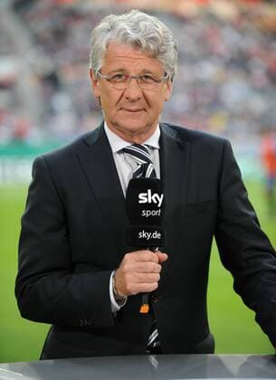 Sky Kommentator Marcel Reif (Deutschland) Fußball Herren DFB Pokal 2009 2010, Pokalspiel, Einzelbild Journalist Düsseldorf