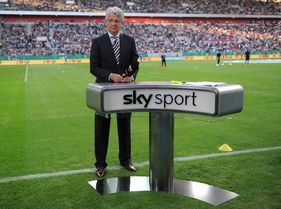 Sky Kommentator Marcel Reif (Deutschland) Fußball Herren DFB Pokal 2009 2010, Pokalspiel, Einzelbild Journalist Düsseldorf