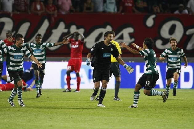 Torwart Rui Patricio (Sporting Lissabon) - Torjubel -  Fußball EC 1 Herren Champions League Qualifikation 2009 2010, FC Twente Enschede - Sporting Lissabon 1:1 Gruppe Enschede Freude,