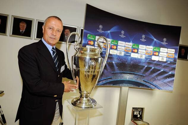 Bernard Lacombe ( Directeur if ) - Lyon - Tirage au sort du tour preliminaire de la league des champions - Sio - 07.08.2009 - ArthurHagopian  o0 Champions League Auslosung Playoffs, Playoff, Play Offs, Off Olympique Lyonnais OL Funktionär