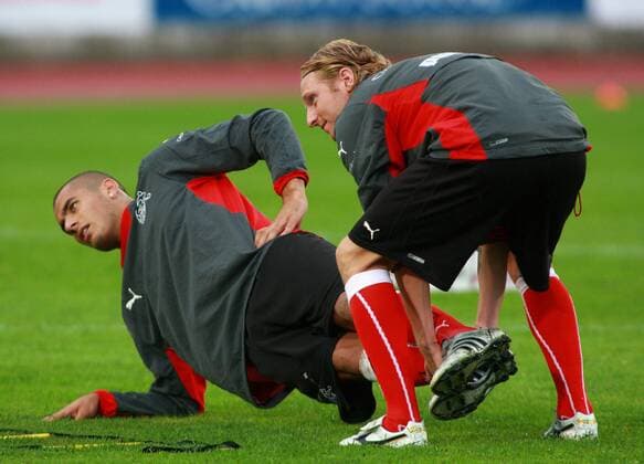 Eren Derdiyok (li.) und Marco Padalino (beide Schweiz) Fußball Herren Nationalteam 2009, Training Gruppe Basel 