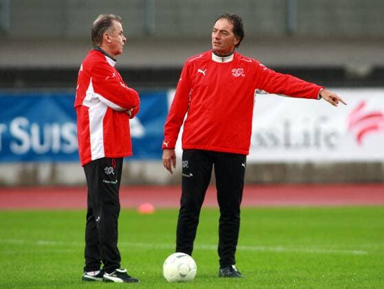 Nationaltrainer Ottmar Hitzfeld (li.) und Co Trainer Michel Pont (beide Schweiz) Fußball Herren Nationalteam 2009, Training Gruppe Basel 