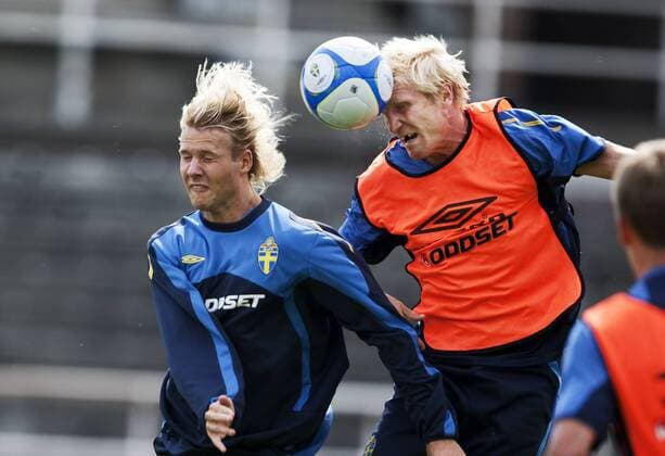 Petter Hansson (re.) gegen Ola Toivonen (beide Schweden) -  (KP20090811) Fußball Herren Nationalteam 2009, Training Gruppe Stockholm Dynamik,