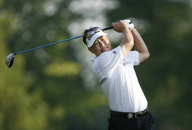Charlie Wi of South Korea tees off on the 12th hole during the PGA Championship  BKX2009081318 o0 Südkorea