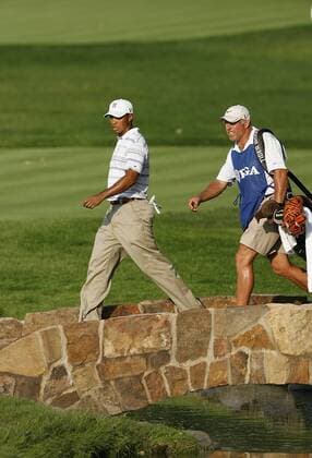 Tiger Woods (USA, li.) and his caddie Steve Williams  BKX2009081435