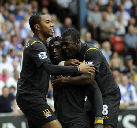 Manchester City s Emmanuel Adebayor (C) is embraced by team mates Robinho (L) and Shaun Wright Phillips EDITORIAL USE ONLY. No use with unauthorised audio, video, data, fixture lists, club league logos or live services. Online in-match use limited to 120 images, no video emulation. No use in betting, games or single club league player publications. o0 Jubel Freude