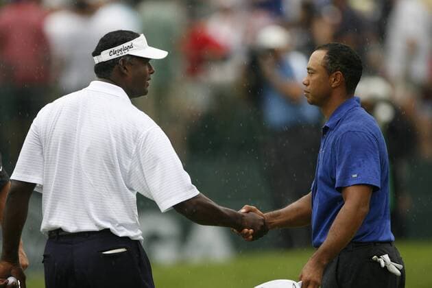 Tiger Woods (USA, R) und Vijay Singh (Fidschi Inseln)  BKX2009081523