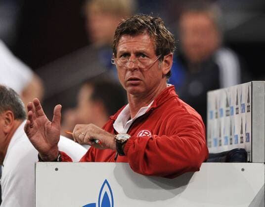 Trainer Uwe Erkenbrecher (Essen) skeptisch Fußball Herren Regionalliga West 2009 2010, Rot Weiß Essen, RW, RWE Einzelbild Gelsenkirchen