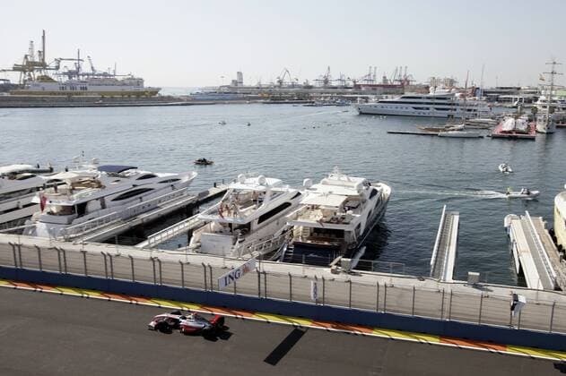 Lewis Hamilton (England McLaren Mercedes) in seinem Boliden am Hafen des Valencia Street Circuit Motorsport Grand Prix Herren Großer Preis von Europa 2009, Formel 1 Weltmeisterschaft, F1, F, GP, WM Totale Valencia Street Circuit Valencia