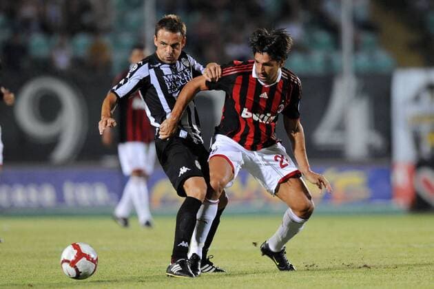 Marco Borriello (AC Mailand, R) - Lukas Jarolim (AC Siena) 