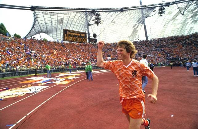 Fußball, EM Finale 1988 in München, Niederlande - Sowjetunion 2:0 Erwin Koeman (Niederlande) - Europameister 1988 - Fußball EM Herren EM 1988, Länderspiel, Finale, Nationalmannschaft, Nationaltrikot, Einzelbild München