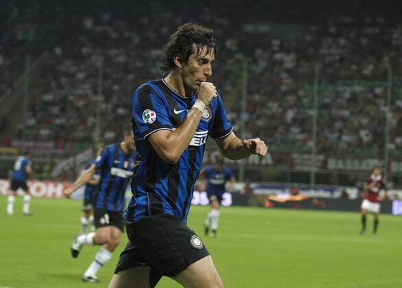 Diego Milito (Inter Mailand) - Torjubel - Fußball Herren Serie A 2009 2010, 1. Italienische Liga, FC Internazionale Mailand Einzelbild Mailand Freude,