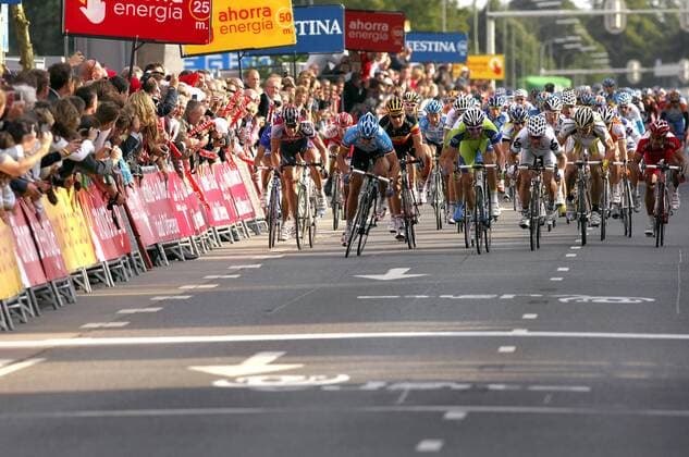 Gerald Ciolek (Deutschland Milram, 2.v.li.) gewinnt im Spurt die 2. Etappe der Vuelta 2009 in Emmen -  Radsport Herren Vuelta a Espana 2009, Spanienrundfahrt, Straßenradsport, Straße, Rad Totale 2. Etappe: Assen - Emmen Dynamik,