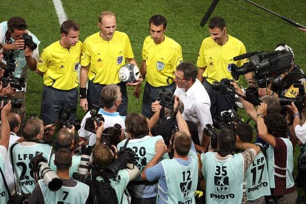 Trainer Didier Deschamps (Marseille, li.) und Trainer Laurent Blanc (Girondins Bordeaux) - shakehands - EddyLEMAISTRE -  o0 Totale, Medieninteresse, Schiedsrichter