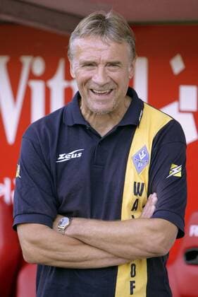 Trainer Walter Pradt (Waldhof Mannheim). o0 SV