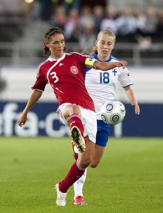Katrine Pedersen (L), Linda Sällström (R) - Finland (white) vs Denmark 2009 xVIxMaurixForsblomxIVx