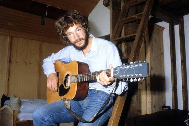 Hans Peter Ferner (BR Deutschland) spielt Gitarre Leichtathletik Herren Leichtathletik 1982, Einzelbild