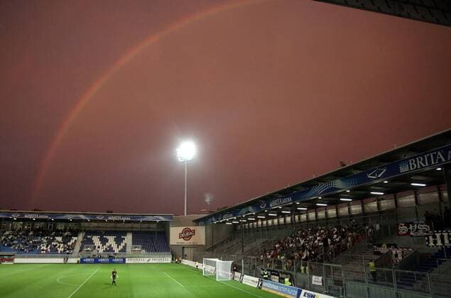 Fußball, Stadiongeschichte SV Wehen Wiesbaden 3. Liga: SV Wehen Wiesbaden - Brita-Arena, Totale, , Regenbogen, Abendrot.