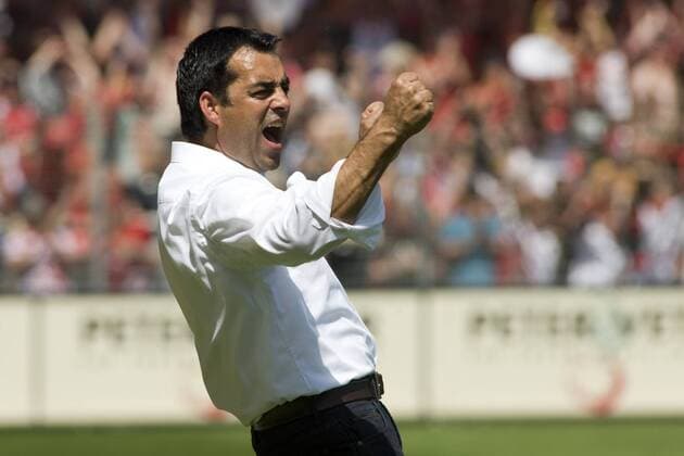 Trainer Robin DUTT (SC Freiburg) jubelt o0 Freude