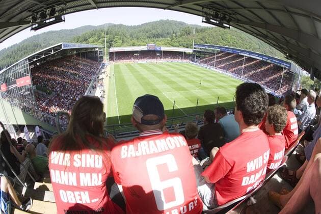Fans im Badenova Stadion - Heimspielstätte des SC Freiburg o0 Stadion, Fußballstadion, innen, Innenansicht, fisheye
