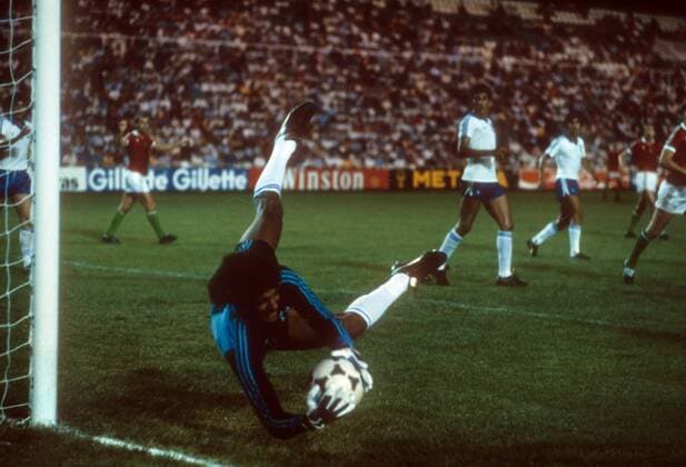 Torwart Luis Mora (El Salvador) Fußball WM Herren WM 1982, Länderspiel, Nationalteam, Nationaltrikot, Ungarn - El Salvador 10:1 Einzelbild Elche Dynamik, Abwehr,