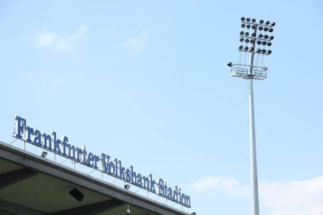 Fußball, Stadiongeschichte FSV Frankfurt Frankfurter Volksbank Stadion - Heimspielstätte des FSV Frankfurt o0 Stadion, Fußballstadion, innen, Innenansicht, o00 Dach Stadiondach Flutlicht Flutlichtmast Objekt
