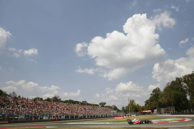 02 Heikki Kovalainen (FIN, Vodafone McLaren Mercedes), in seinem Boliden