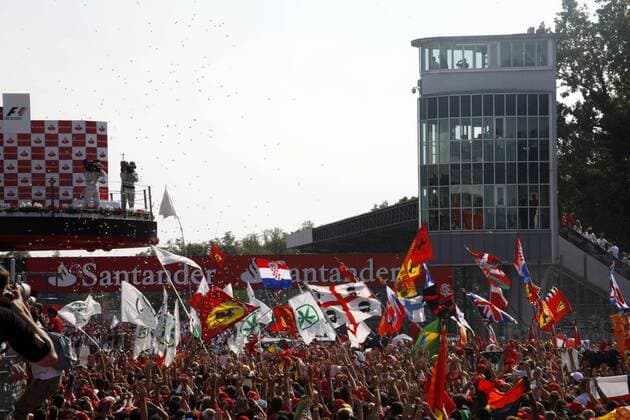 Zuschauer auf der Start- Zielgeraden nach dem rennen, F1 Italien, Monza, 13.09.09