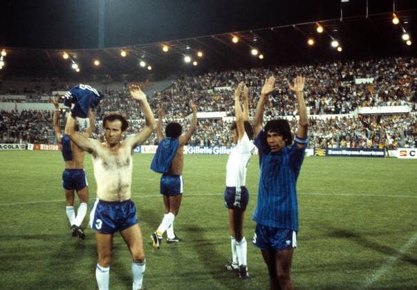 Schlussjubel Honduras mit Jaime Villegas (vorn li.) und Ramon Maradiaga Fußball WM Herren WM 1982, Länderspiel, Nationalteam Gruppe Saragossa Freude,