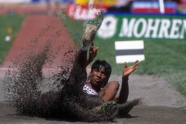 Großbritannien, Black History Month im Oktober - Sport Denise Lewis (Großbritannien) Leichtathletik Damen Mehrkampfmeeting 1995, Meeting, Sportfest, Siebenkampf, Mehrkampf, Weitsprung Einzelbild Götzis