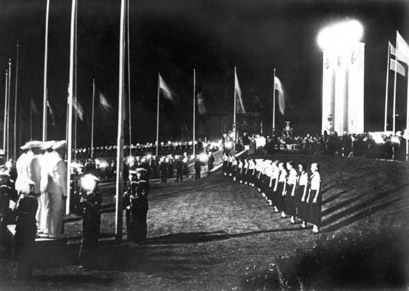 1936; Kiel - Abschlussfeier Segeln bei den Olympischen Sommerspielen  - ZUMAk09
