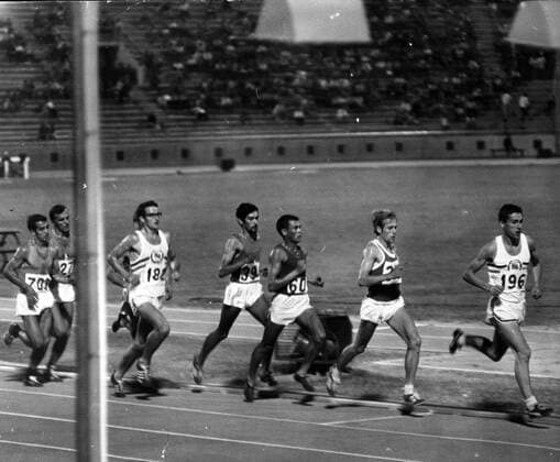 IAN STEWART - GBR - wins the 5000 metres  - ZUMAk09 o0 Leichtathletik EM Athen o0 Herren 5000m Sieg Europameister