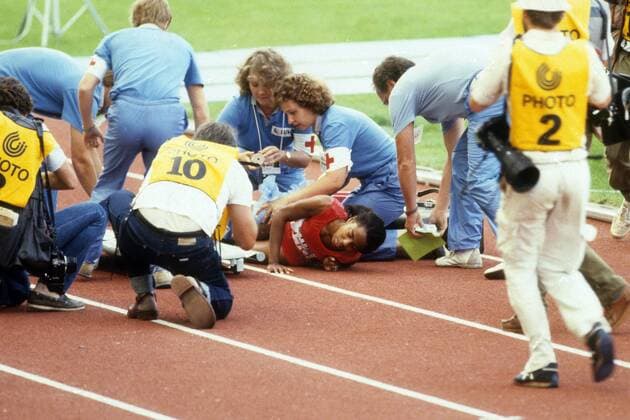 Evelyn Ashford (USA) verletzt am Boden Leichtathletik WM Damen Leichtathletik WM 1983, 100m Gruppe Helsinki
