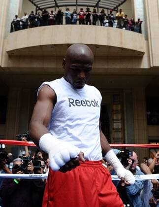 sep 14, 2009 - hollywood, california, usa - floyd mayweather jr. works out for the media in front of the kodak theater on hollywood blvd, just days before his fight with juan marquez sept. 19 at mgm grand in las vegas which will be produced and distributed live on hbo pay-per-view. this marks mayweather s first los angeles open media workout in over two years as he makes his return to the ring to fight marquez. - ZUMAbl1 o0 Pressetraining, öffentliches Training