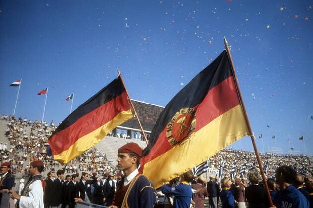 Eröffnungsfeier der Leichtathletik EM 1969 in Athen - Einmarsch der beiden Mannschaften aus der BR Deutschland und der DDR Leichtathletik EM EM 1969, Eröffnung, Eröffnungsfeier, Feier, Zeremonie Gruppe Athen