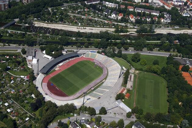 Fußball, Stadiongeschichte FC Augsburg Rosenau Stadion, ehemaliges Stadion des FC Augsburg, Luftaufnahme o0 Totale Vogelperspektive, oben.