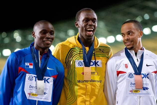 (L-R) Alonso Edward of Panama receives the silver medal, Usain Bolt of Jamaica the gold medal and Wallace Spearmon of United States the bronze medal during the medal ceremony for the men s 200 Metres Final during day seven of the 12th IAAF World Athletics Championships at the Olympic Stadium on August 21, 2009 in Berlin, Germany. Leichtathletik: 12. IAAF Leichtathletik Weltmeisterschaft im Berliner Olympiastadion 2009 xHOCHxZWEIx xClevaxMediax  o0 Sieg, Sieger, Weltmeister, Jubel, Freude 200m,