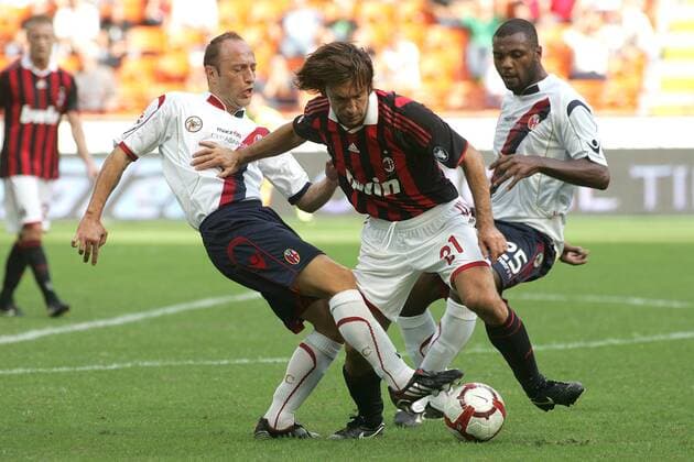 ANDREA PIRLO (AC Mailand, Mitte), MASSIMO MUTARELLI (li.) und MARCELO ZALAYETA (beide Bologna FC) -