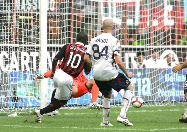 CLARENCE SEEDORF (AC Mailand, li.) o0 Tor, Bologna FC