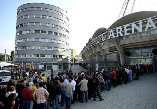 Kartenvorverkauf SK Sturm Graz für die Europa League -  o0 Sportstätte, UPC Arena o00 Schlangestehen anstehen