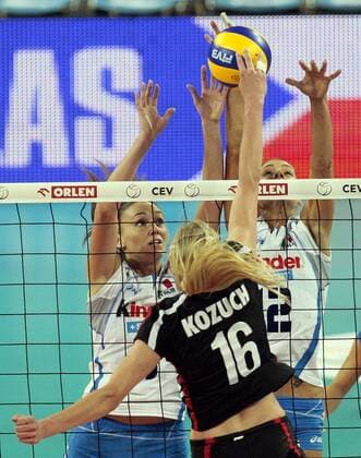 ITALY v GERMANY - JENNY BARAZZA (ITA, li.) MARGARETA KOZUCH (GER, Mitte), FRANCESCA PICCININI (ITA)  BOR_20090925_1566.jpg