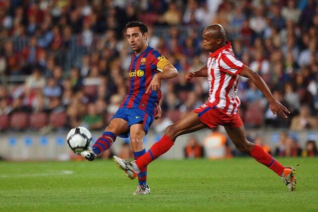 Xavi Hernandez (FC Barcelona, li.) vs. Atletico Madrid 