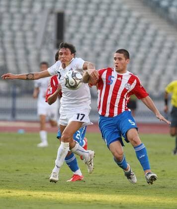 Mattia MUSTACCHIO (ITA, li.) gegen Francisco SILVA (Paraguay) Fußball WM Herren U20 WM 2009, Länderspiel, Nationalteam, Nationaltrikot, U 20, Paraguay - Italien Gruppe Kairo Dynamik,