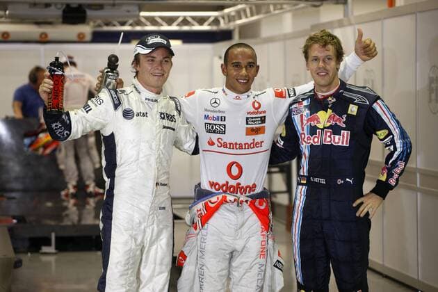 Lewis Hamilton (England McLaren Mercedes, Mitte) gewinnt das Qualifying zum GP von Singapur vor Nico Rosberg (Deutschland Williams, li.) und Sebastian Vettel (Deutschland Red Bull) o0 Mc Laren, RedBull, Jubel, Freude